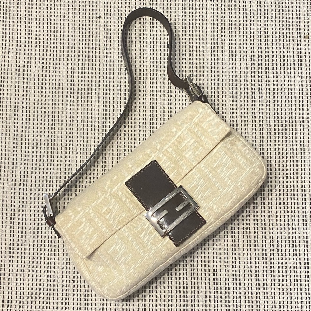 🛍SOLD🛍 Fendi Zucca Baguette - Picture 2 of 10